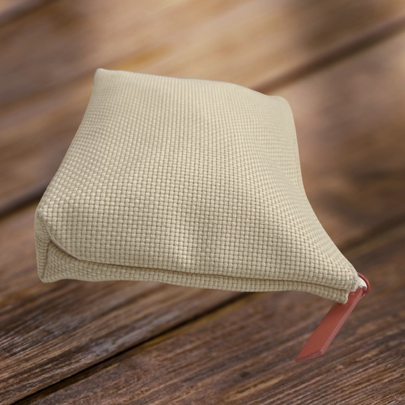 LANCOME MAKEUP POUCH - Picture 4 of 6